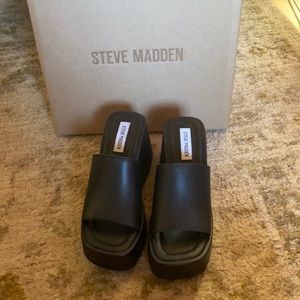 Steve Madden Pepe30 black wedges
